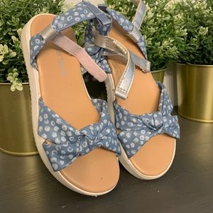 Carter’s size 13 sandals blue